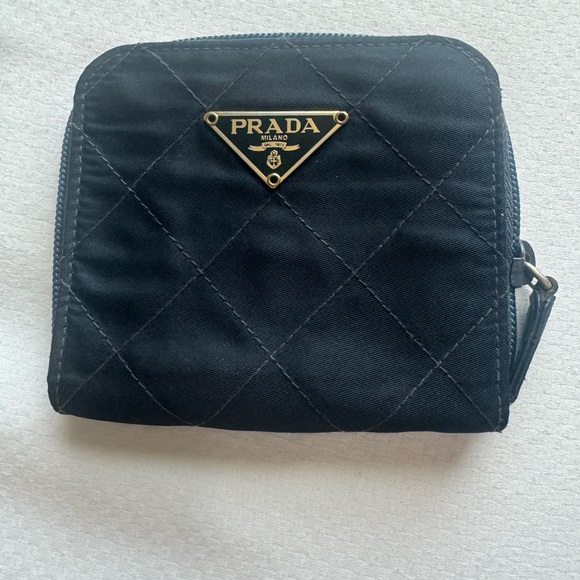 🔥Prada Wallet - Picture 1 of 17